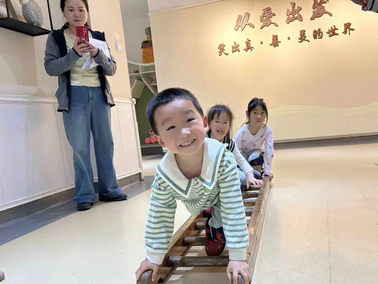 最美下雨天，“幼”与你相见——迈幼三园中班组家长开放日活动陈丹琴_html_ca858f7.jpg