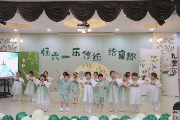 六一报道2(2)_html_m60db275b.jpg