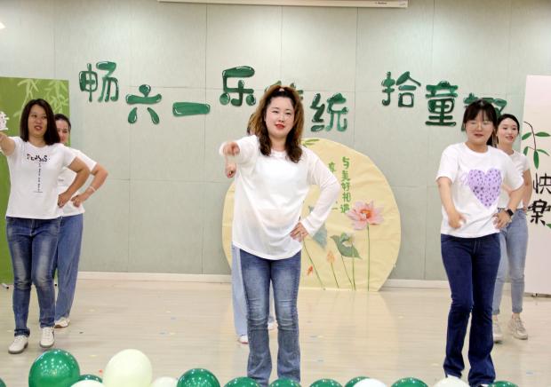 六一报道2(2)_html_m6632fbc1.jpg