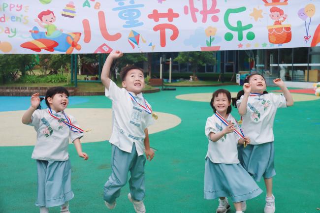 第六届阅读节闭幕式暨六一展演活动报道_html_3db5ac42.jpg