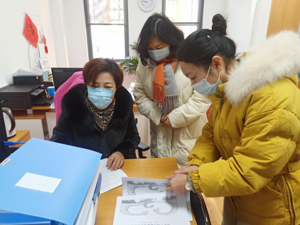 【幼教督学】 疫情当前严检查 筑牢健康防线墙_html_34058afb.jpg