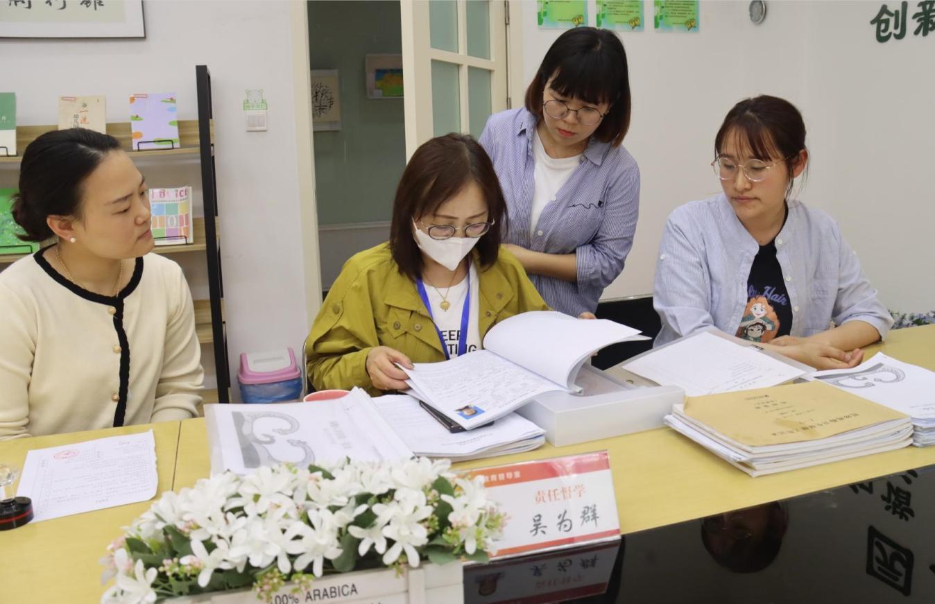 科学保教重细节  专项督查护成长(1)_html_m5ab3912d.jpg