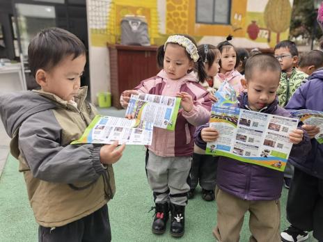 【生命迈幼 安全第一】铁骑“萌”闯校园 安全“童”伴成长——迈皋桥幼儿园丁家庄三分园122交通安全日趣味课堂_html_44397c4b.jpg