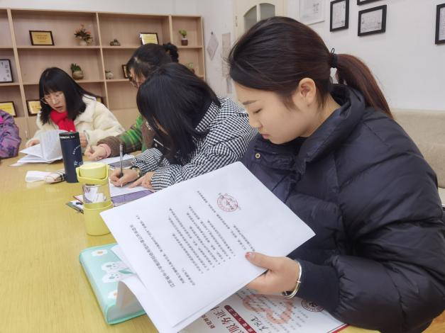 “守师德之心，绽师德之美”师德报道 陈昭晖_html_3ea2a174.jpg