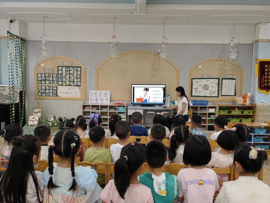 【生命迈幼 安全第一】守护“视”界 “睛”彩童年——迈幼一园爱眼日活动_html_6486d3bc.jpg