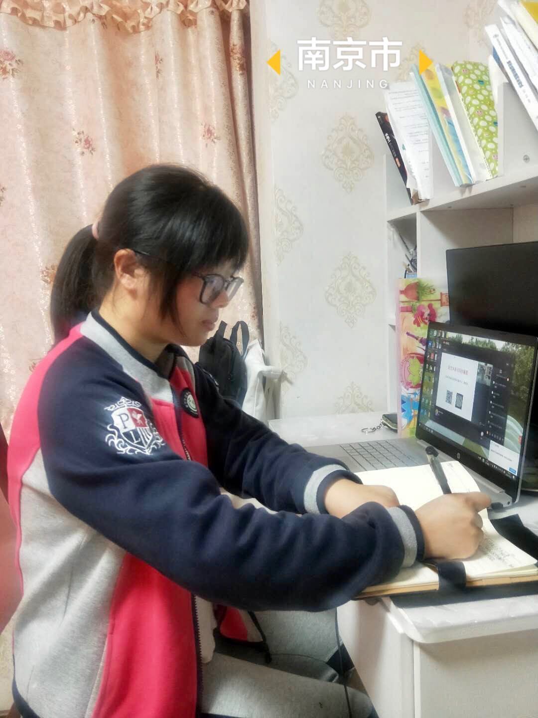 报道 《论文本质与写作秘笈》_html_m57029e37.jpg