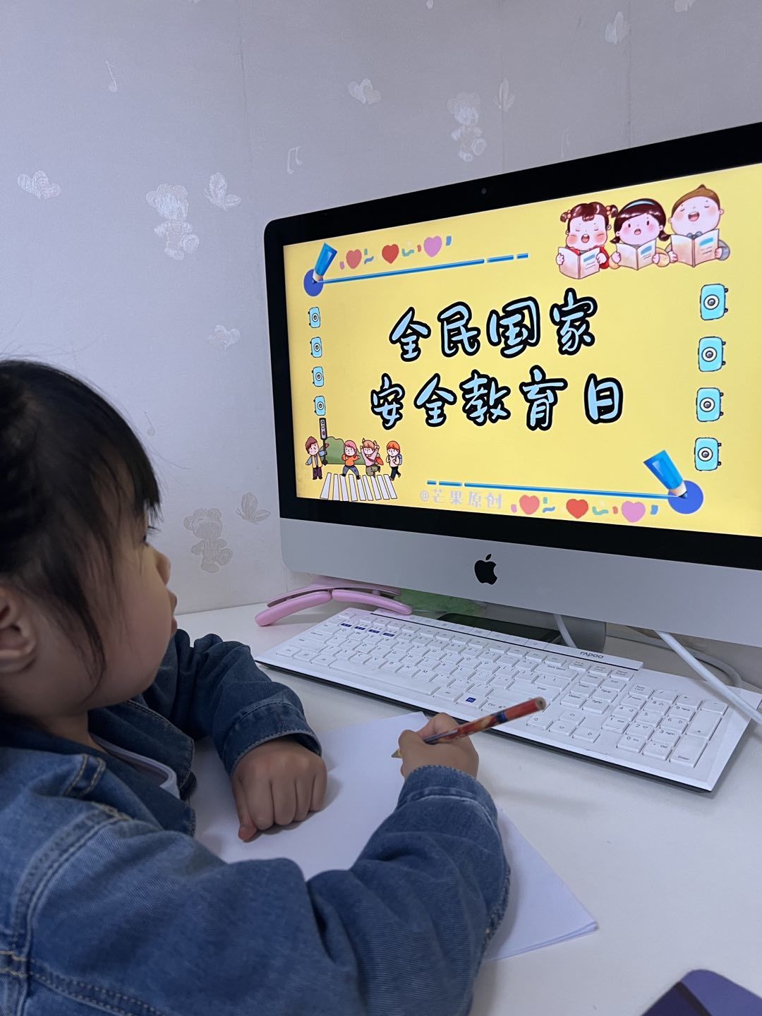 国家安全，铭记于心——迈皋桥幼儿园开展“全民国家安全教育日”系列专题活动新闻稿 张迪_html_m59a935e6.jpg