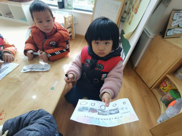 【生命迈幼】马路上的秘密_html_473c38a4.jpg