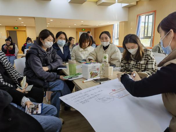 【生命迈幼·校园新闻】聚焦创造性游戏 研以共学促成长_html_3ed63a8.jpg