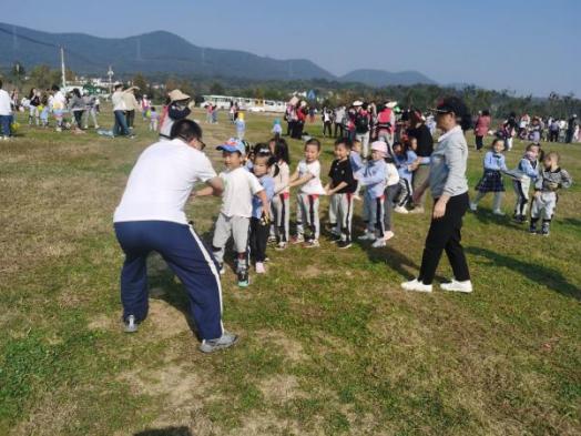 定稿：【生命迈幼·留住“秋”迹】探秘秋日，悦享秋游——迈幼嘉誉山分园秋游活动 (修改)_html_m50a5b021.jpg