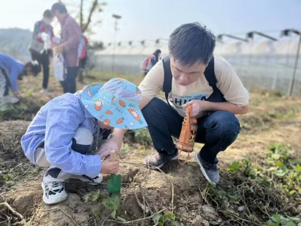 定稿：【生命迈幼·留住“秋”迹】探秘秋日，悦享秋游——迈幼嘉誉山分园秋游活动 (修改)_html_m4f859483.jpg