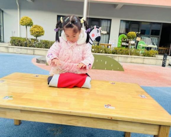 8.【生命迈幼&middot;卫生保健】生活小能手 自理我最棒--幼儿自理能力评比_html_1589d477.jpg