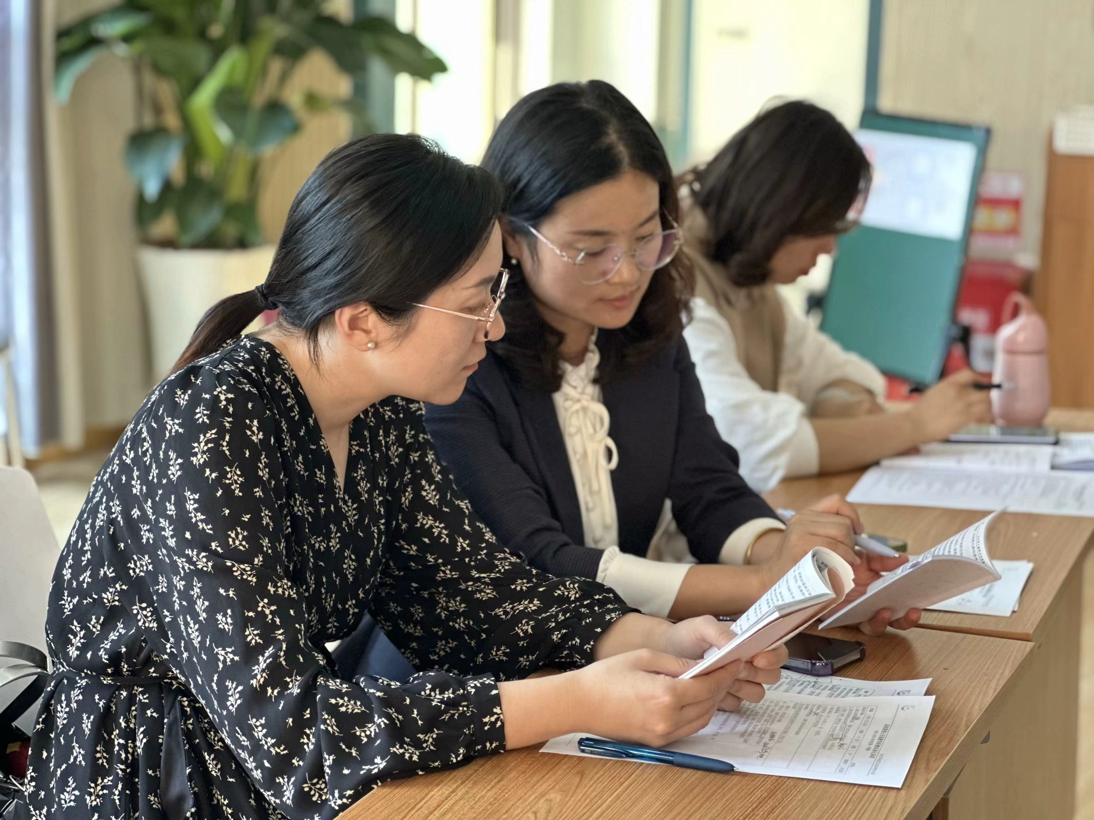 定稿：【生命迈幼·校园新闻】聚力省优，逐梦前行——迈幼嘉誉山分园迎接区教师发展中心进行省优创建指导_html_m5f5a9a2f.jpg