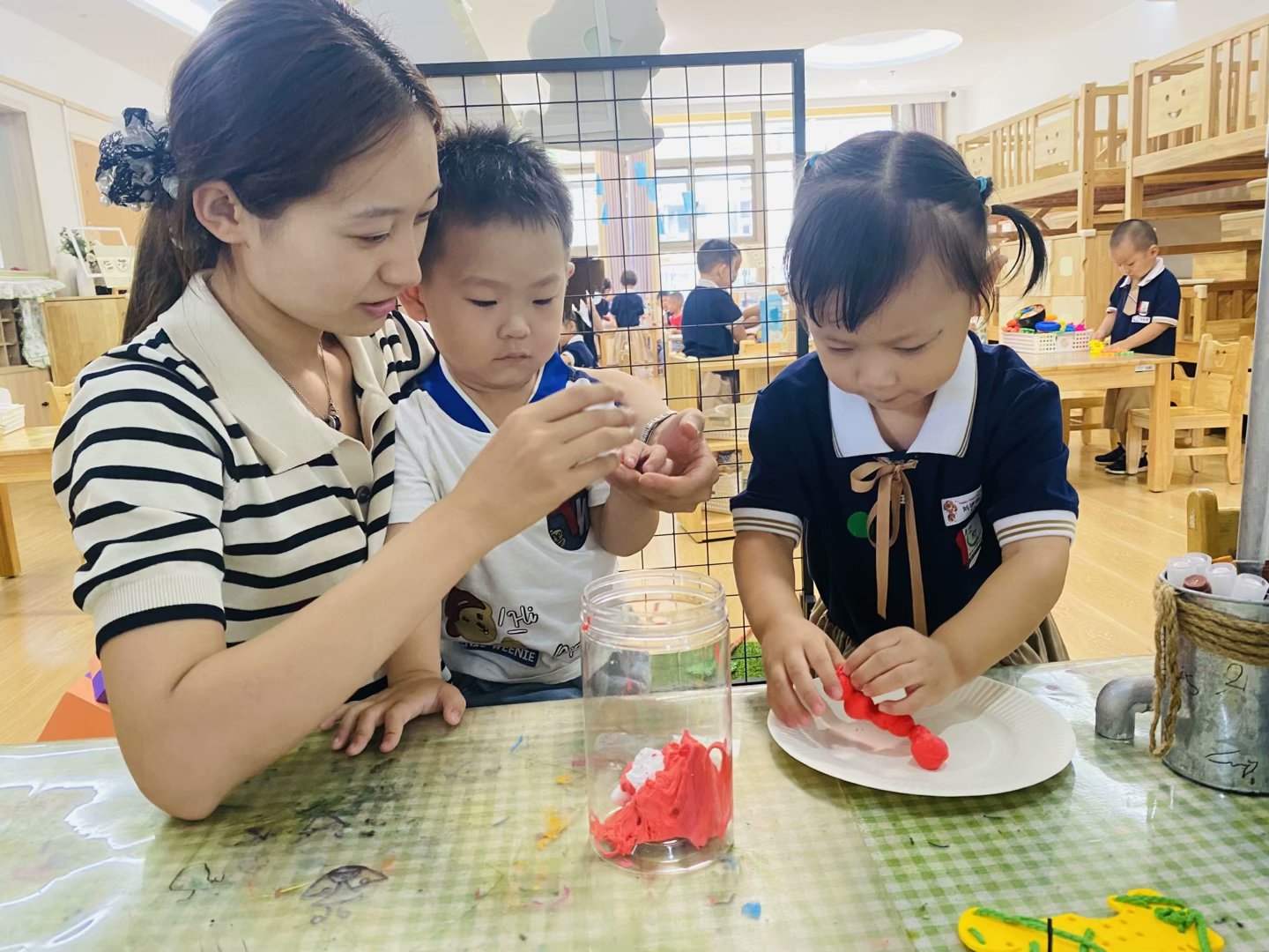 2023.9.27顾哲如【生命迈幼&middot;师德建设】迈幼瑜憬湾分园9月师德标兵系列推送_html_41325a19.jpg