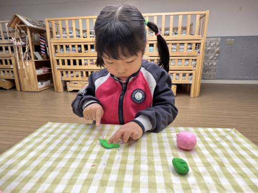 【生命迈幼·校园新闻】童心敬老 情暖重阳_html_1c8a2b4a.jpg