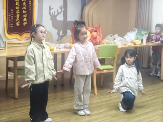 【生命迈幼·校园新闻】童心敬老 情暖重阳_html_m38a129bb.jpg