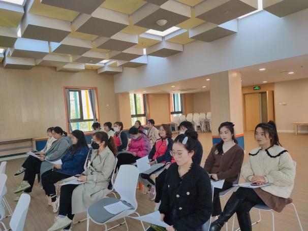 爱满天下，情铸师魂——迈幼嘉誉山分园我与迈幼共成长师德演讲比赛1_html_m1cbdb1ae.jpg