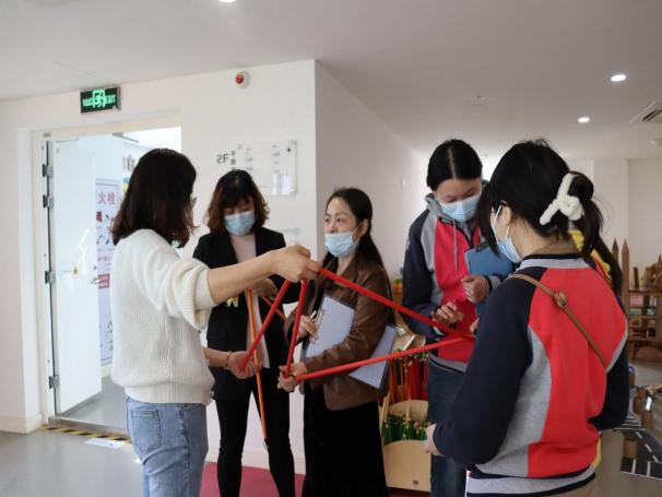 【生命迈幼·教学动态】专家入园精指导 聚焦创游求精进_html_b6524ca.jpg