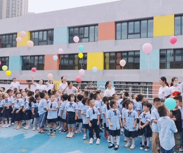 舒青 2022.9.1【生命迈幼·校园新闻】初秋相见   “幼”见美好_html_m7868f732.jpg