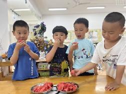 2023.6.21【生活燕幼·园区动态】燕幼中心园：夏至已至 美好始长——中一班夏至节气活动_html_m762d861a.jpg