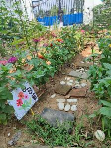 20230614【生活燕幼·园区动态】中心园：“播种希望 孕育成长”——班级小菜园观摩评比活动_html_m5036ddbd.jpg
