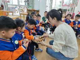 20230531【生活燕幼·园区动态】燕幼中心园：“携手共育  一路’童‘行”—小、中、大班资源团活动_html_1d3590b2.jpg