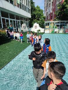 2023.06.06 燕幼中心园 防踩踏事件安全演练_html_m76ac8c57.jpg