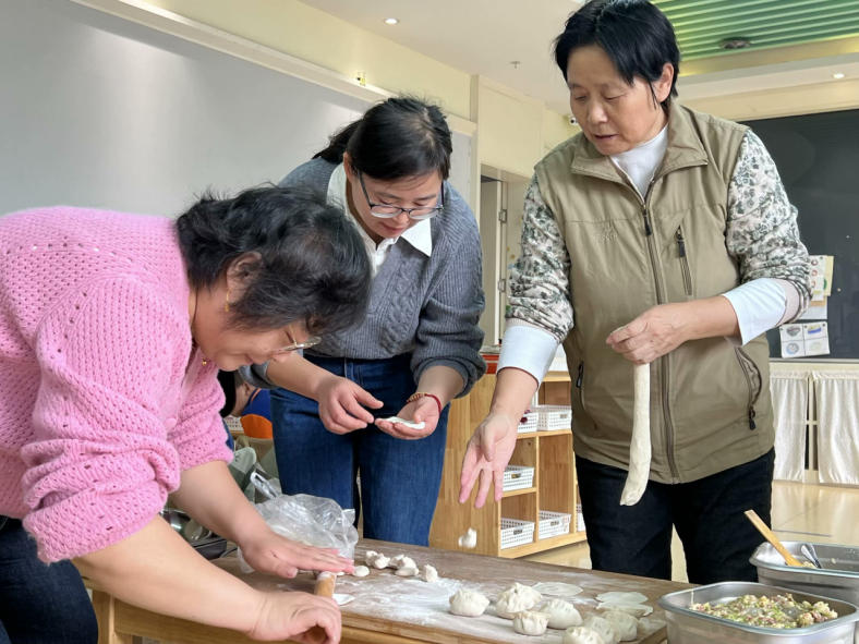 20250113【生活燕幼·园区动态】新城分园：携手共育 护童成长 —— 大班年级组家长进校园活动(1)_html_m6af21321.png