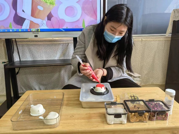 20240308【生活燕幼&middot;园区动态】新城分园：阳春三月，感恩有你——三八妇女节活动_html_427f265d.jpg