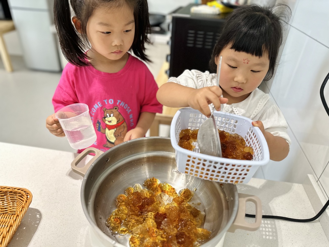20230606【生活燕幼·园区动态】燕鸣苑分园：风吹麦浪 蝉鸣夏忙——舌尖上的节气之芒种_html_m284279b0.jpg