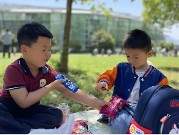 20240418【生活燕幼·园区动态】“春来日渐长，儿童寻春忙”——春游活动_html_7954e6f0.png