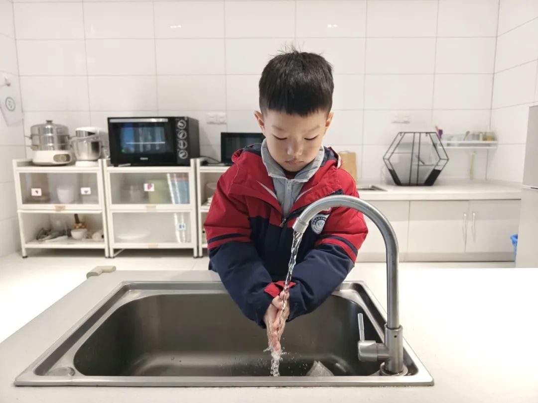 20250304【生活燕幼·园区动态】燕鸣苑分园：“蛰逢春动，饼香悦节”——舌尖上的节气之惊蛰_html_m7489871e.jpg
