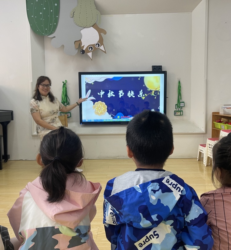 【生活燕幼·年级组动态】下庙分园： “月满中秋，欢聚国庆”——迎中秋国庆音乐会活动_html_m58b8567d.jpg