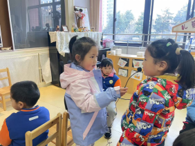 (已瘦身)20250414【生活燕幼·年级组动态】新城分园：“春天不是读书天，行知路上乐实践”——小桃子研学活动_html_1930ee66.png
