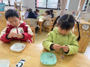 (已瘦身)20250414【生活燕幼·年级组动态】新城分园：“春天不是读书天，行知路上乐实践”——小桃子研学活动_html_219122a8.png