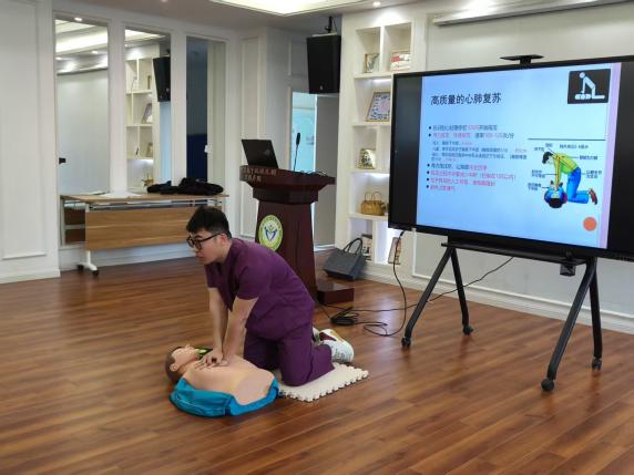 20250416【生活燕幼·安全第一】新城分园：急救培训新闻(_html_2a356bf7.jpg