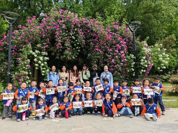 2023.04.21小班年级组社区活动新闻稿_html_m368661d.jpg