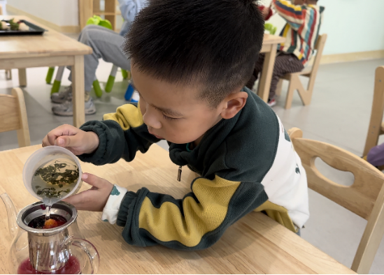 20230421 【生活燕幼·园区动态】燕鸣苑分园：一杯春滋味 闲时饮茶香——记小三班清明节气活动_html_293b7a22.png