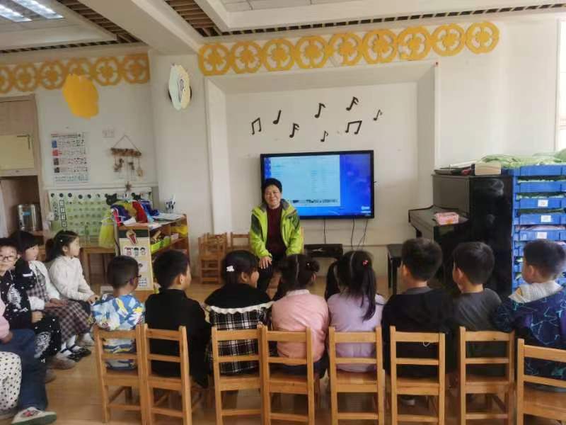 20230505【生活燕幼·园区动态】下庙分园：拥抱自然，乐享其“种”——大班年级组种植团进校园活动 _html_m7356a354.jpg