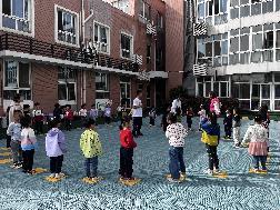 【生活燕幼·年级组动态】燕幼中心园：“快乐体智能，健康好体魄”---中班年级组社区活动_html_m42940cfd.jpg