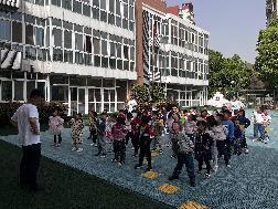 【生活燕幼·年级组动态】燕幼中心园：“快乐体智能，健康好体魄”---中班年级组社区活动_html_m66b402ec.jpg