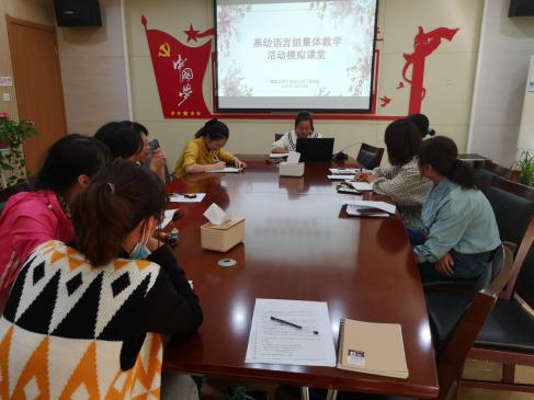 语言组教研活动——模拟课堂新闻稿(1)_html_51c995c.jpg