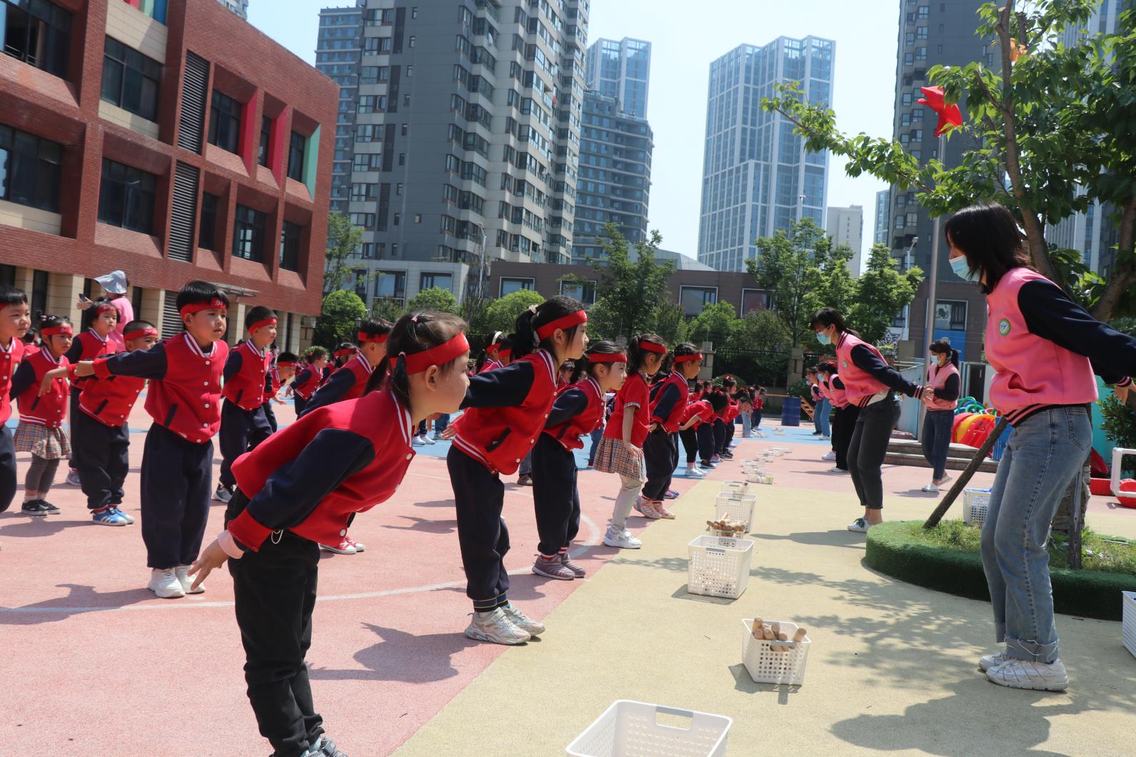 20220516新城早操比赛_html_104918e9.jpg