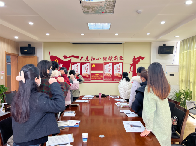 【党支部动态】中共栖霞区燕子矶幼儿园召开预备党员转正大会及党支部换届选举党员大会_html_3f2a54fe.png