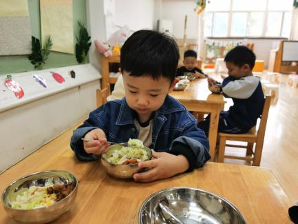 【生活燕幼·年级组动态】下庙分园：“大带小，乐成长”——小班幼儿成长纪实_html_m9b28bb8.jpg