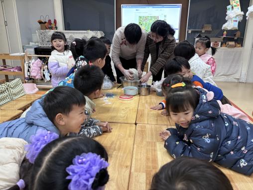 20240614【生活燕幼·年级组动态】新城分园：“家”点精彩，“育”见未来——家长故事团、资源团、种植团活动_html_2fdc0183.jpg