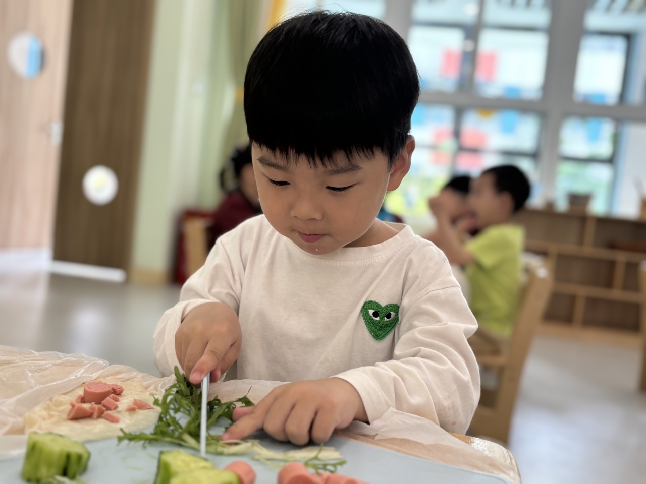 20240520 【生活燕幼·园区动态】“夏意芬芳，幸福满满”——舌尖上的节气之小满_html_23532fcd.jpg