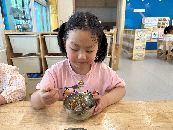 20240517  【生活燕幼·园区动态】美好“食”光，“研”之有道——自主进餐系列教研_html_m657d69e7.jpg