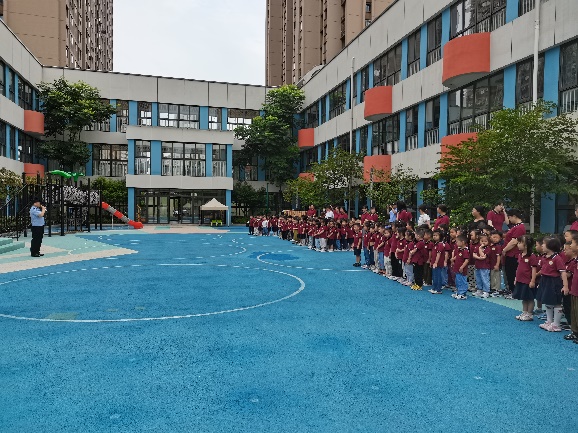 20240624 【生活燕幼·园区动态】快乐过暑假，安全不放假——法制副校长暑期安全国旗下讲话_html_m34e4e577.jpg