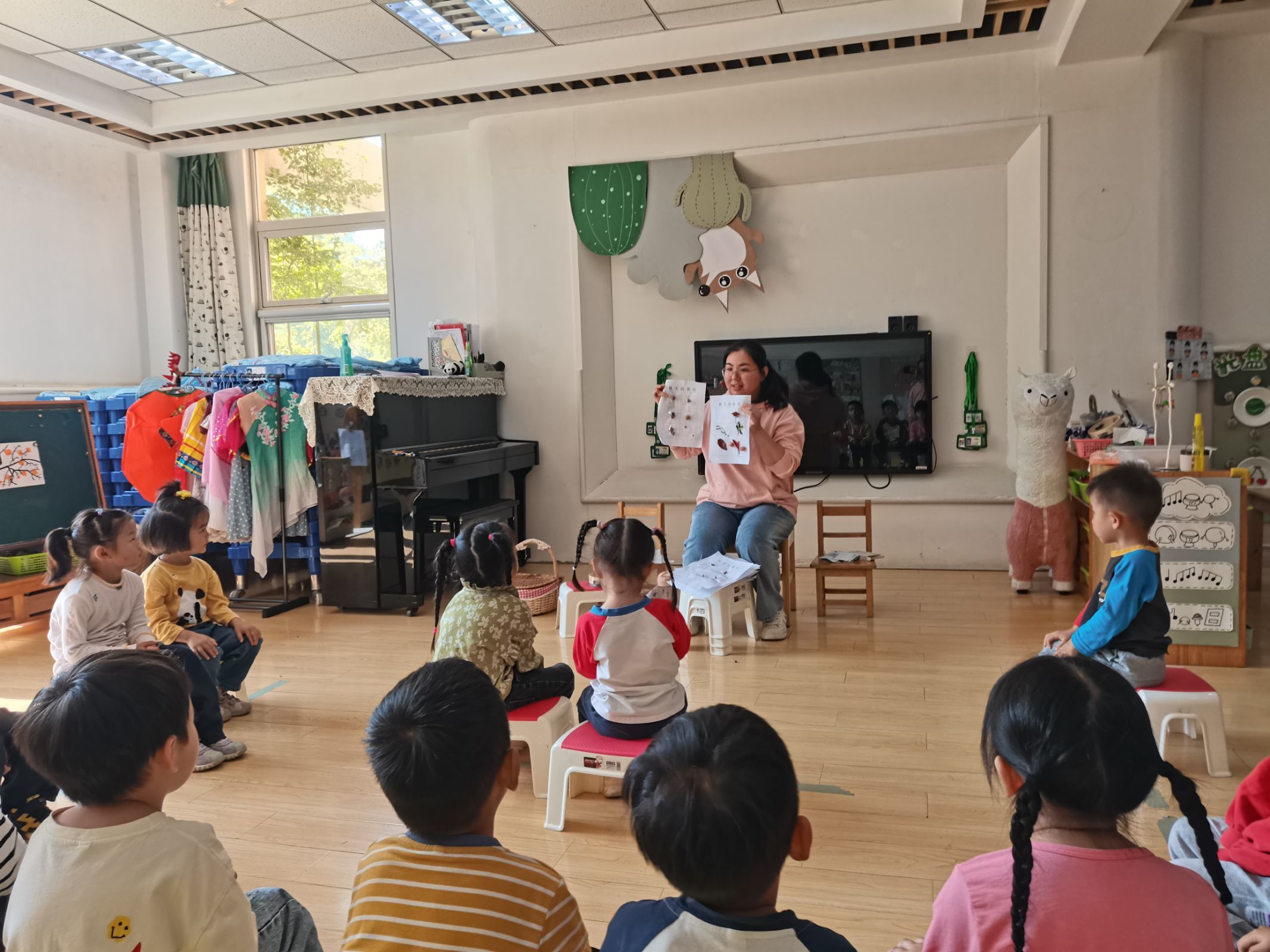 【生活燕幼·年级组动态】下庙分园：“走进公园，收集秋意”——小班组社区活动(1)_html_155e0d82.jpg